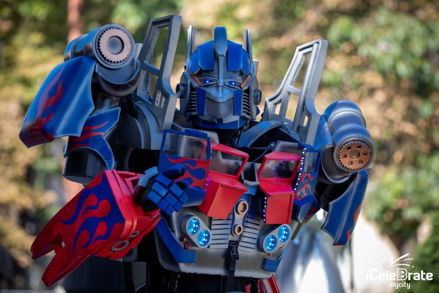 Roboți Transformers — BumbleBee și Optimus Prime